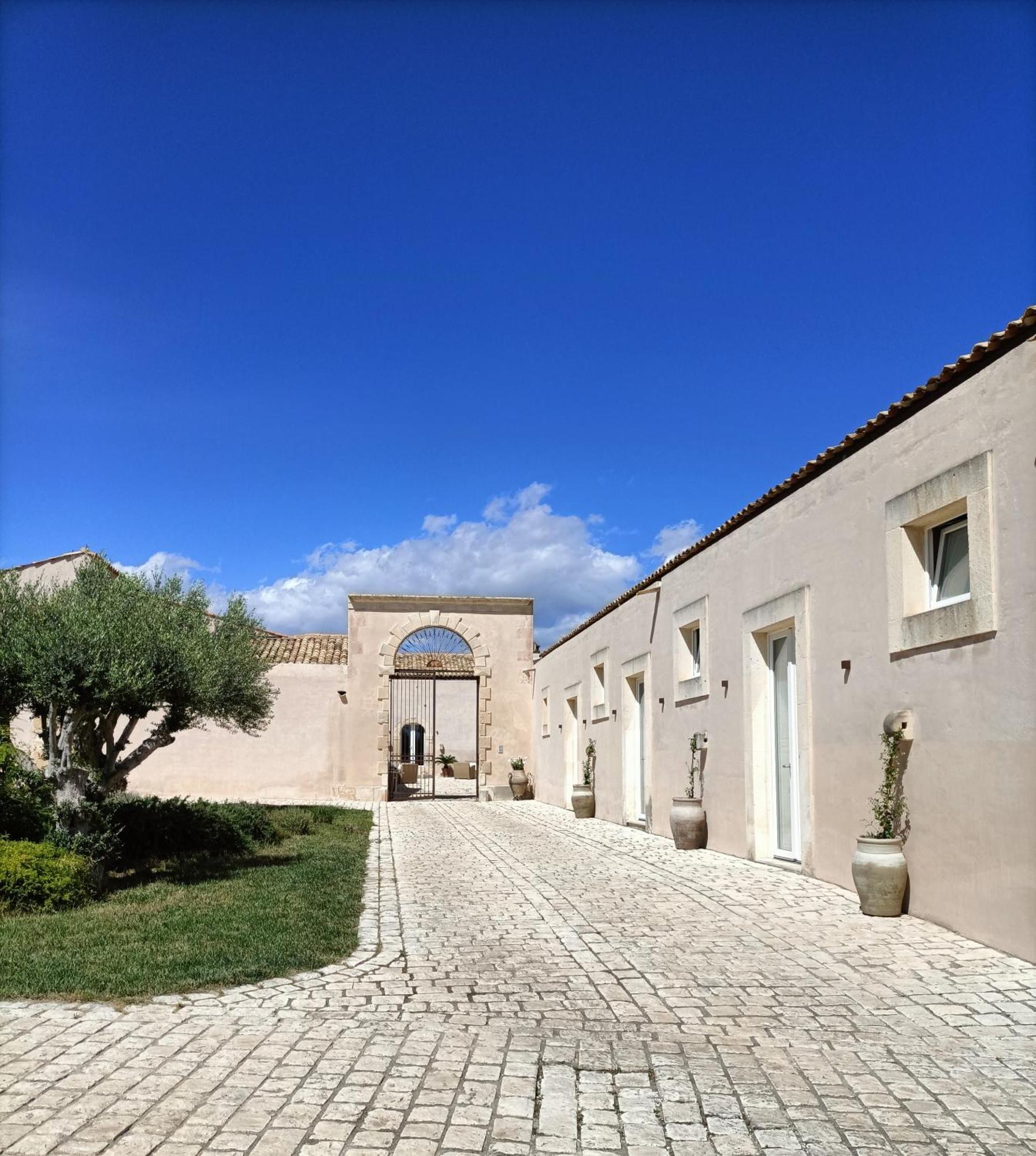 Ballium Luxury Relais Avola Buitenkant foto